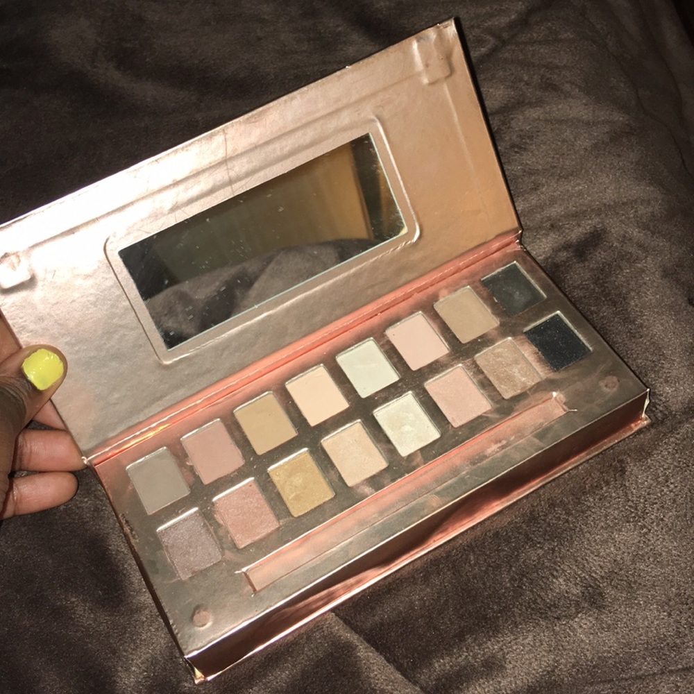 Makeup - Picture 2 of 5